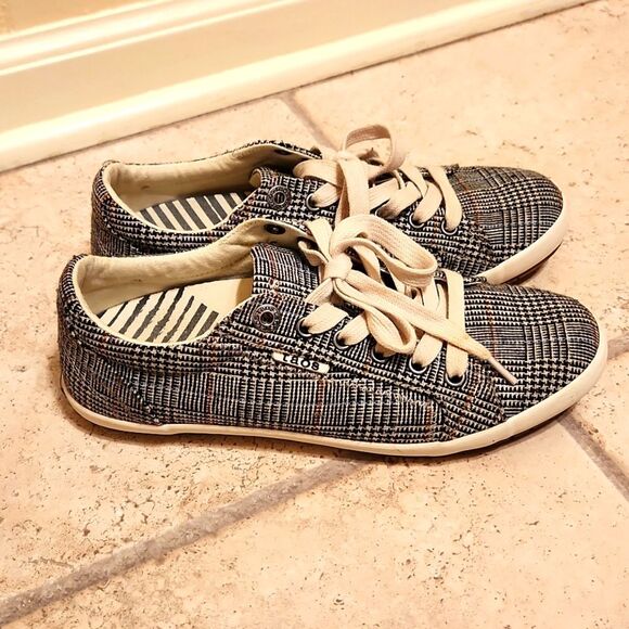 Taos Women's "Star" Plaid Print Sneaker Shoes Size 7.5 - Picture 1 of 9